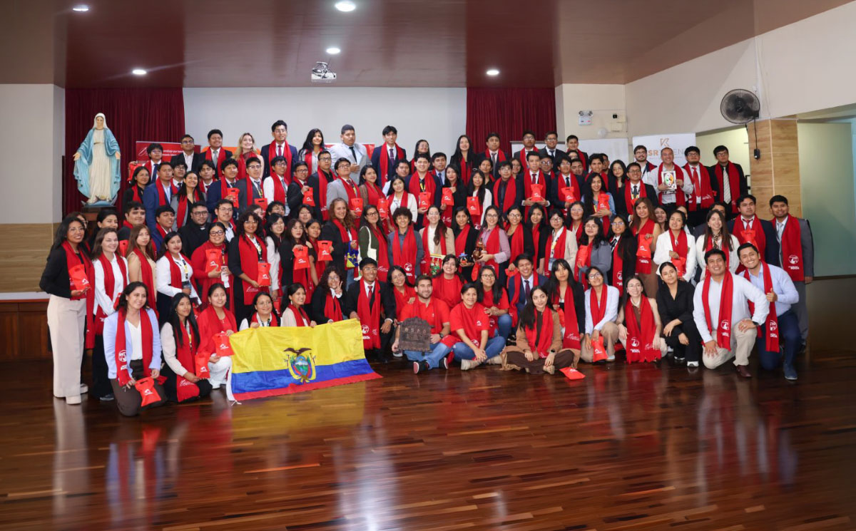 Poderosa conecta con más de 120 jóvenes en Feria Laboral de OMA Perú