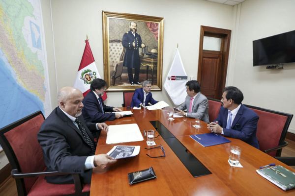Ejecutivo y Fiscalía coordinan estrategia contra la minería ilegal