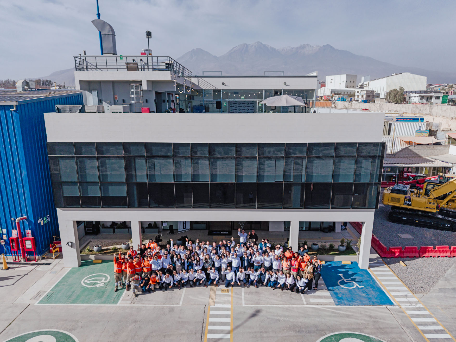 Día del Ahorro de Energía: Komatsu-Mitsui promueve las energías renovables a través de sus sucursales sostenibles