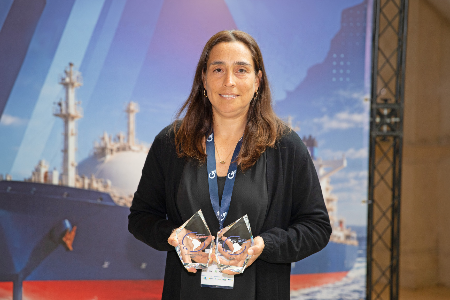 GNL Global Forum reconoce liderazgo de Alessandra Dentone y premia proyecto de Solgas en transporte pesado