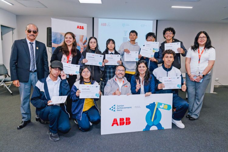 Innovation Camp, programa desarrollado por ABB y Junior Achievement Perú