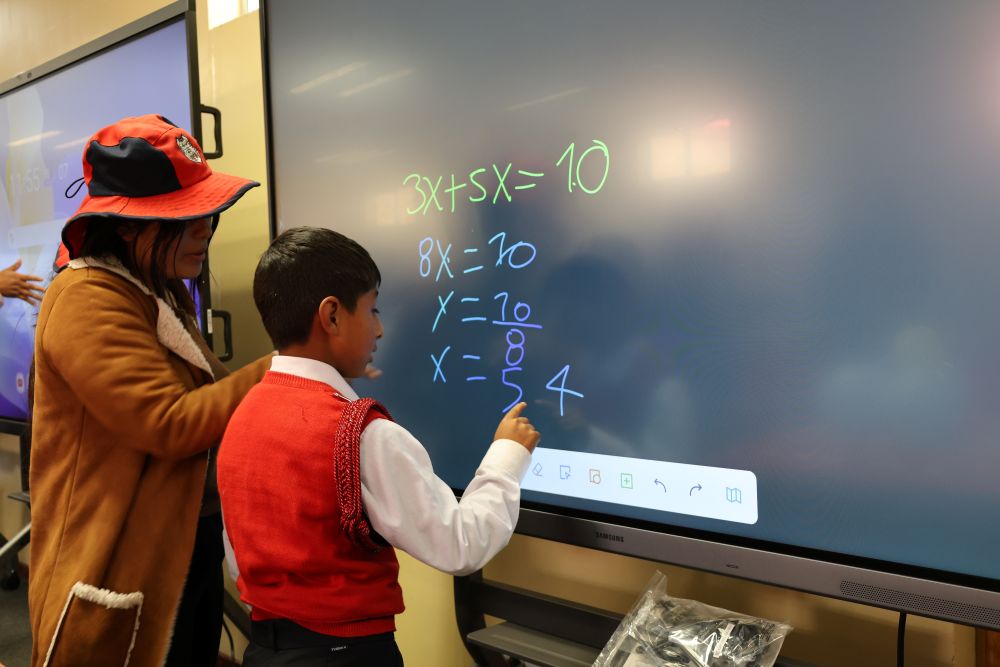 Las Bambas fortalece la educación en Fuerabamba con tecnología y programa de convivencia escolar