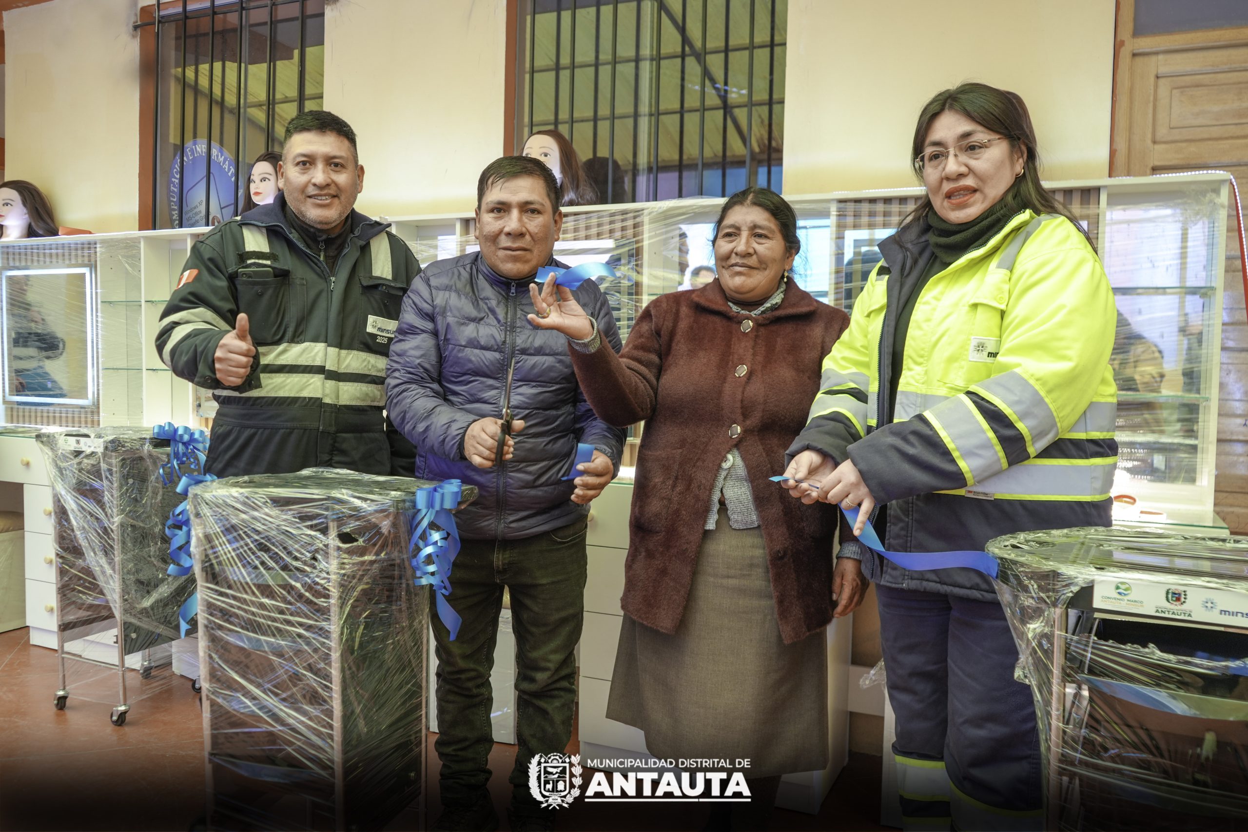 Minsur realiza segunda entrega equipos para el Centro de Educación Técnico-Productiva (CETPRO) de Antauta