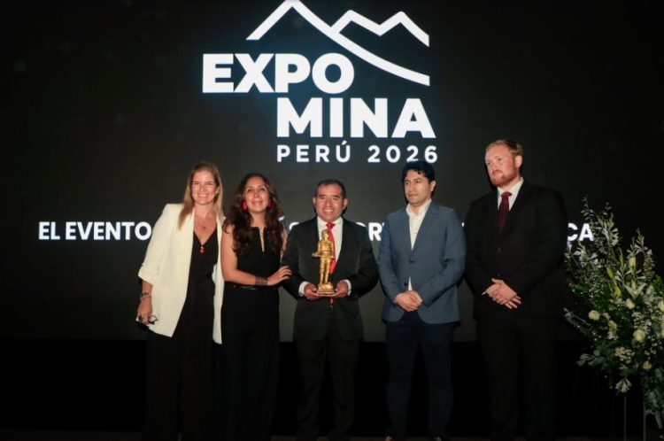 Minsur restaura 16,000 m² del humedal de Pisco Playa-San Andrés