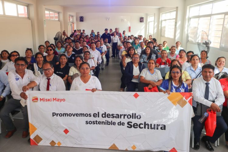 Miski Mayo y Komatsu-Mitsui capacitan a docentes de Sechura