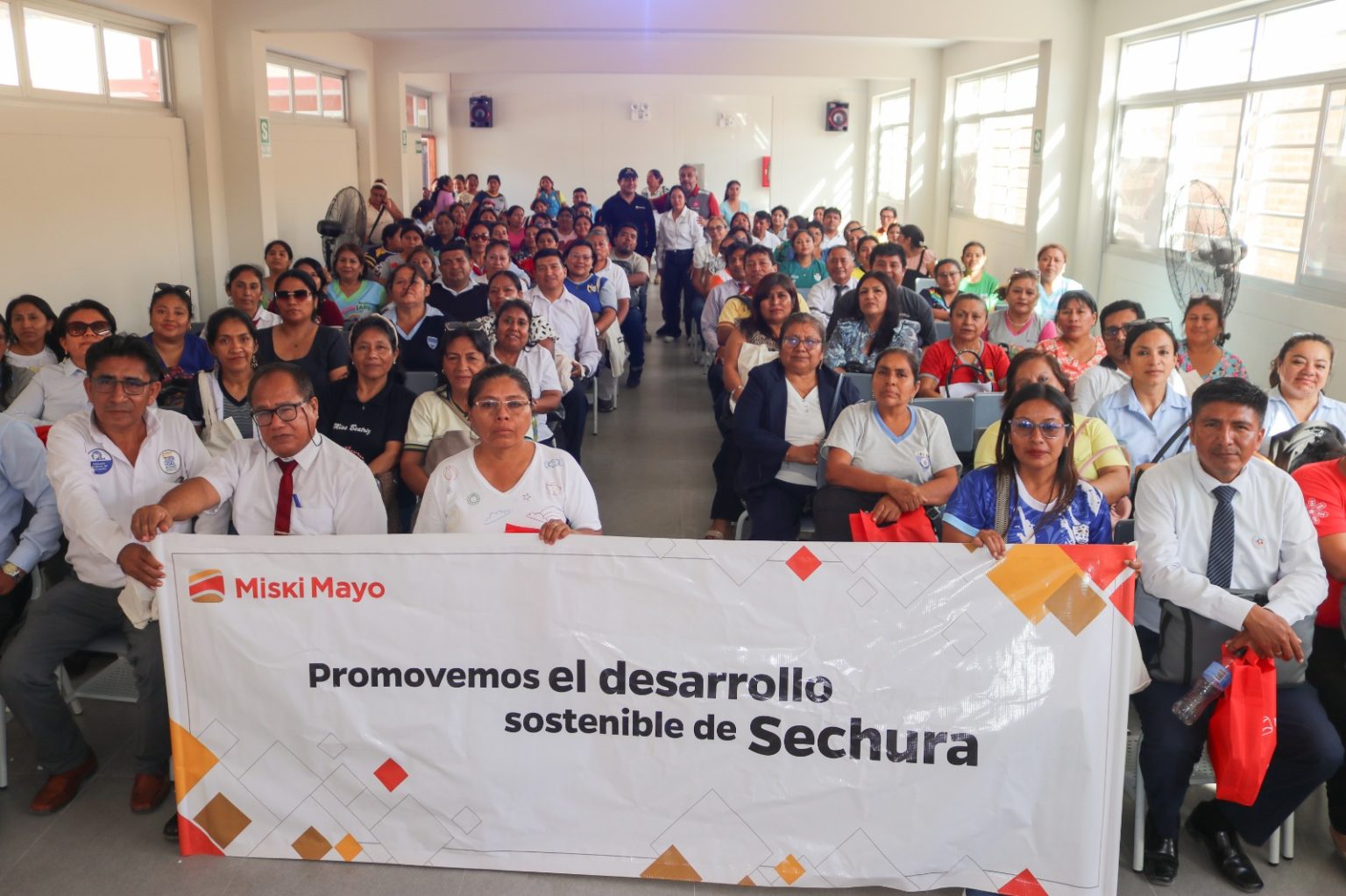 Miski Mayo y Komatsu-Mitsui capacitan a más de 150 docentes de Sechura ante la inminente llegada del Fenómeno El Niño