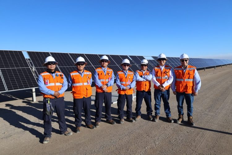 equipo de la Central Solar Fotovoltaica Sunny