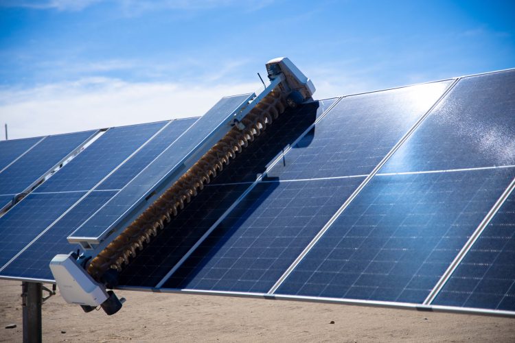 robots de limpieza en la Central Solar Fotovoltaica Sunny